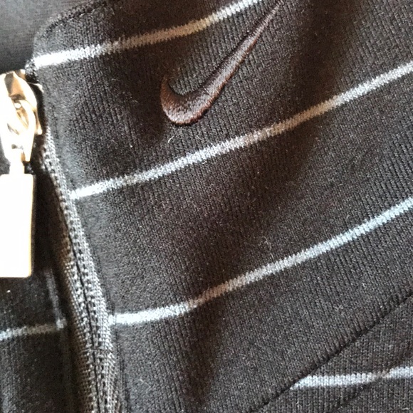 COPY - Free with a Bundle of 2 Nike Golf Fit Dry long sleeve 1/2 zipper top - Picture 4 of 6